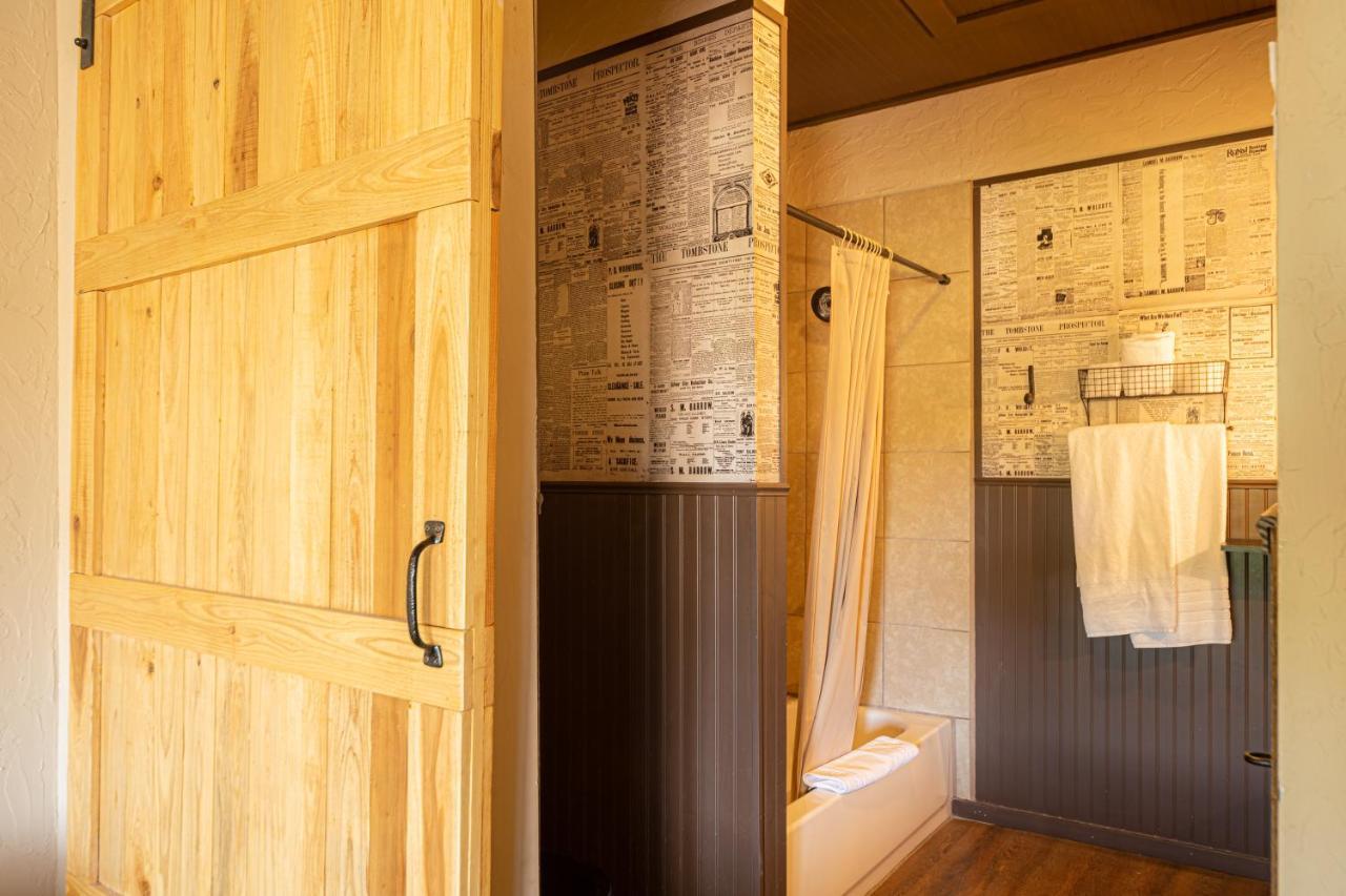 -Pet Friendly- Miners Cabin #6 - King Bed With Private Balcony Tombstone Exterior foto