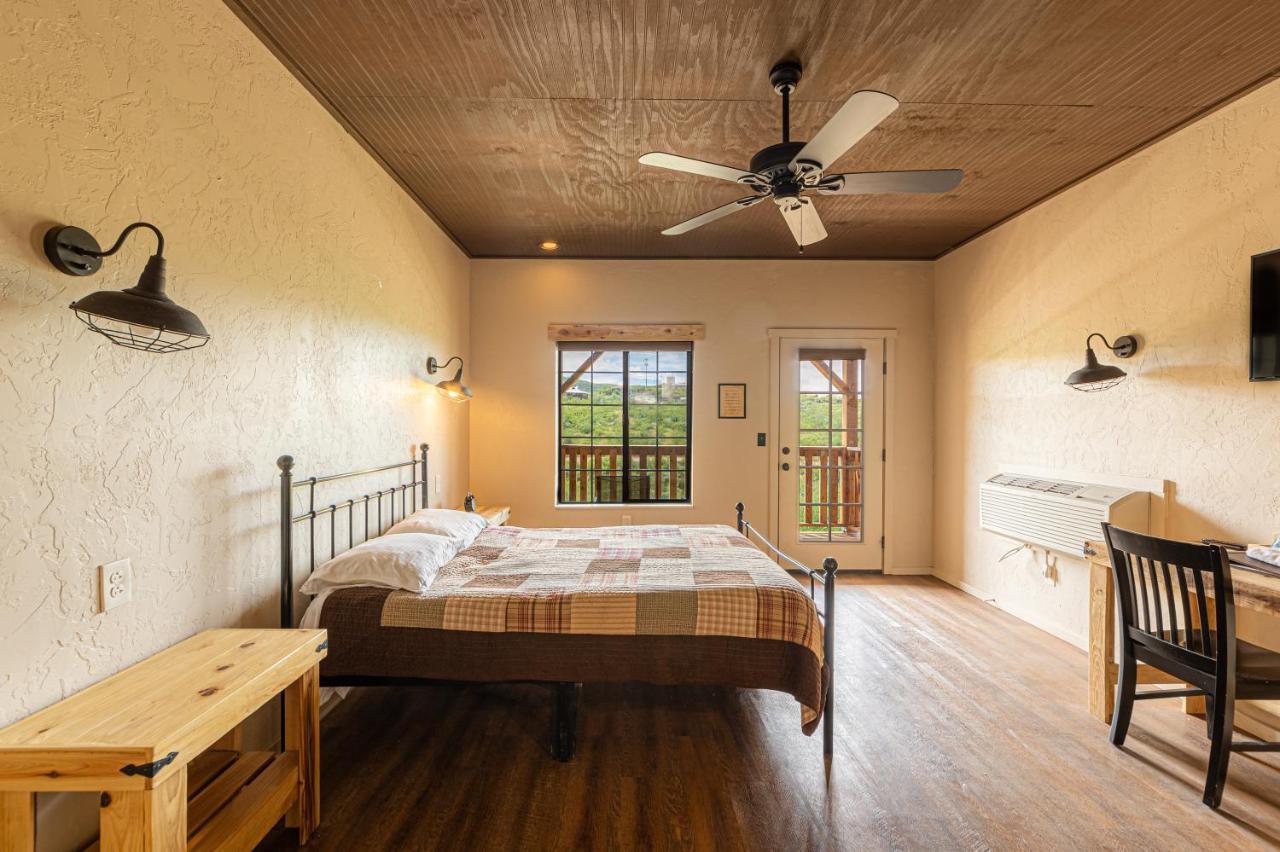-Pet Friendly- Miners Cabin #6 - King Bed With Private Balcony Tombstone Exterior foto